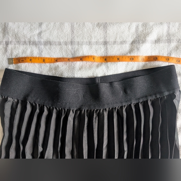 Seraphine Maternity Black A-Line Pleated Skirt - Picture 7 of 9